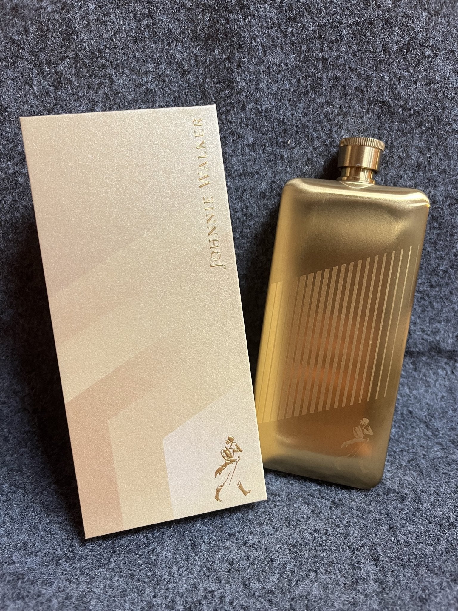 Johnnie walker Travel Set Elegance 金色酒樽 - Drunken whisky wine & spirits shop